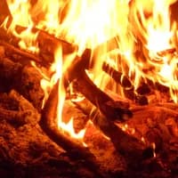 Photo de la chanson Appel au feu de camp