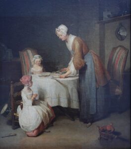 Une mère et deux enfants récitent le bénédicité avant le repas.